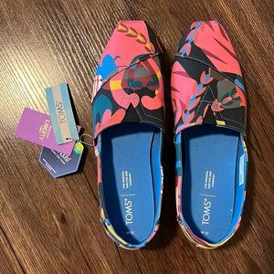 NWT TOMS Alpargata Flat, Women’s Size 10M, Multicolor Print
